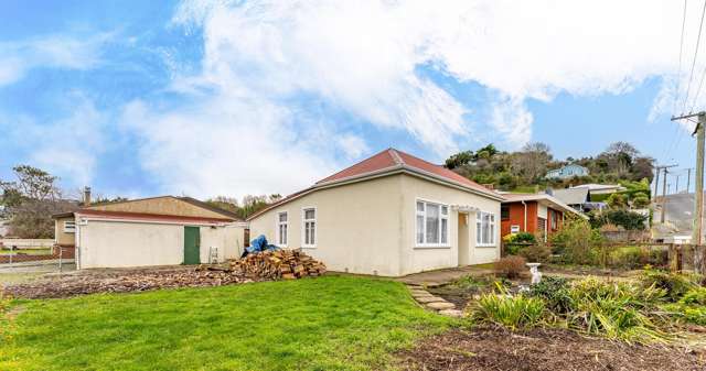Priced to Sell - The Perfect First Home or Easy-Care Retirement Retreat!