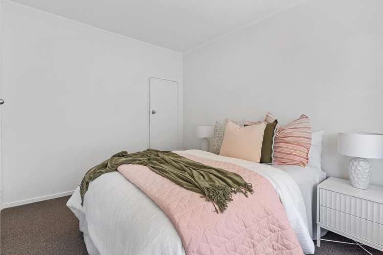 2/16 Beach Road Castor Bay_8