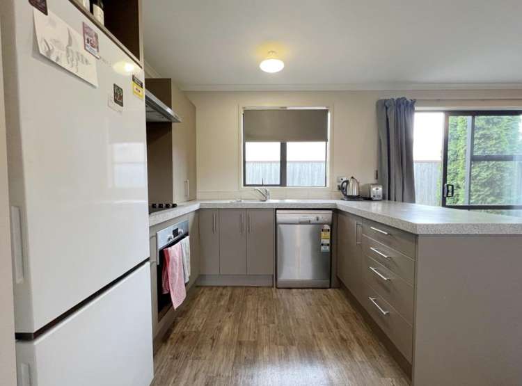 2/108 Old Farm Road 1076_3