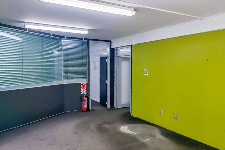 Unit 4/239-243 Great South Road Drury_4