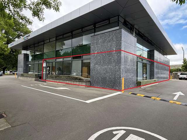 Show Place Office 350m2