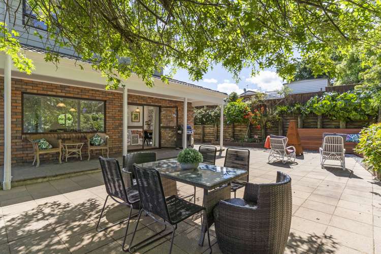 27 Lexington Drive Botany Downs_17