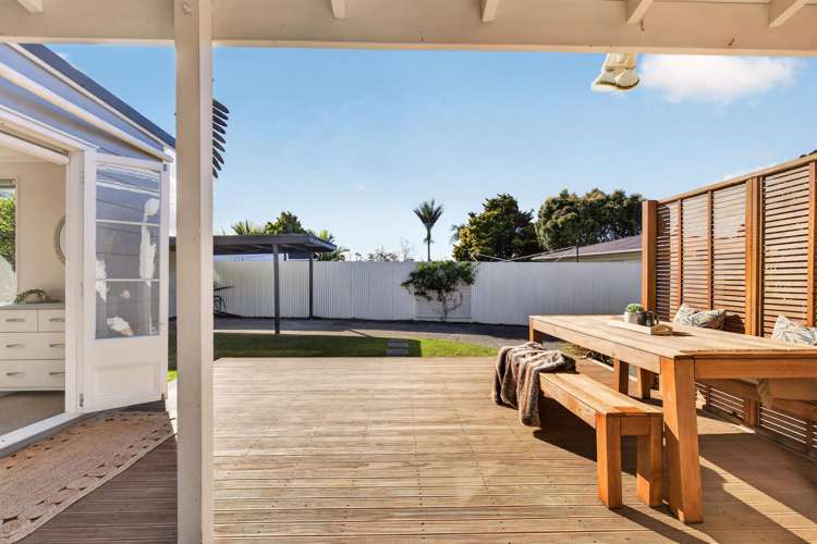 77A Vodanovich Road Te Atatu South_9