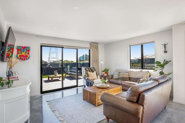 29 Honeyfield Drive Whalers Gate_9