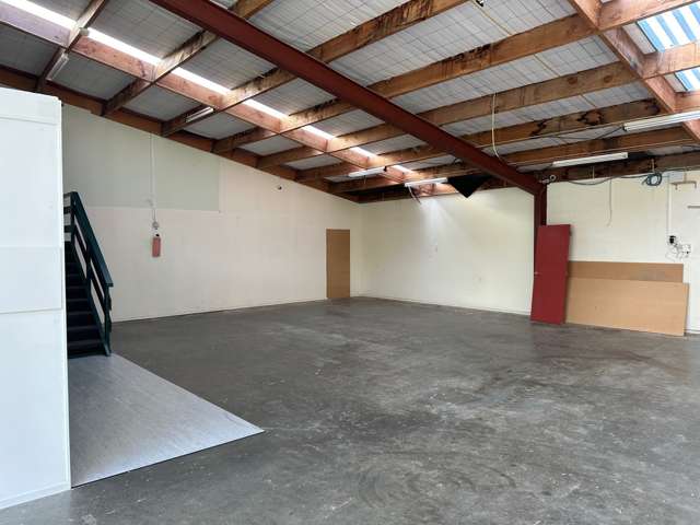 8/17 Wall Place Kenepuru_1