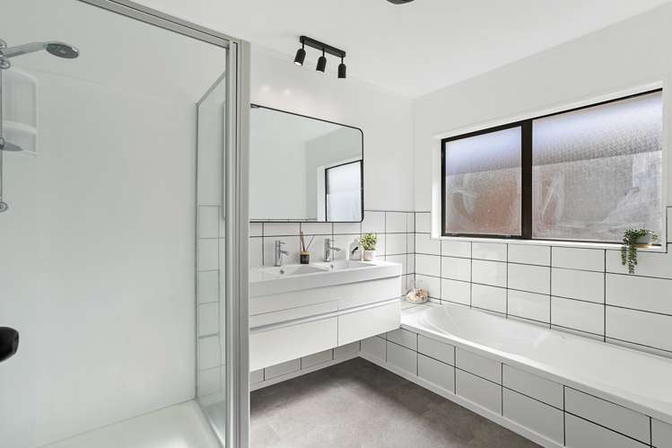 2/98 Gosford Drive Botany Downs_9