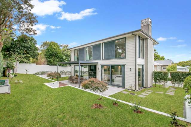 LUXURIOUS LIVING - CLOSE TO CORNWALL PARK!