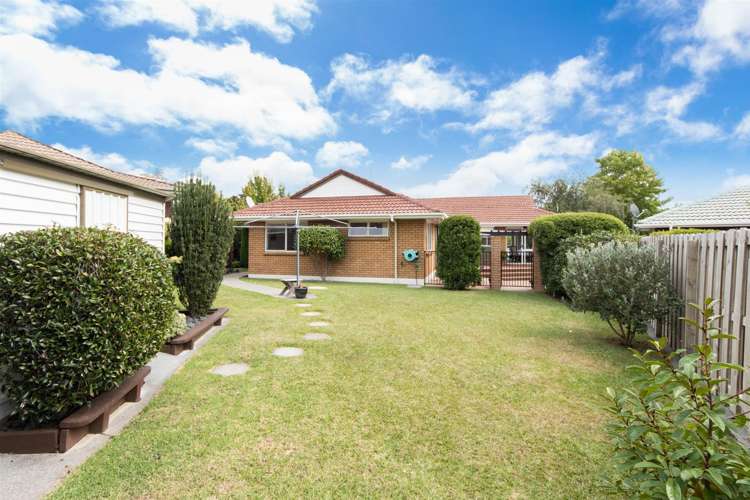 2/35 Headcorn Place Botany Downs_17