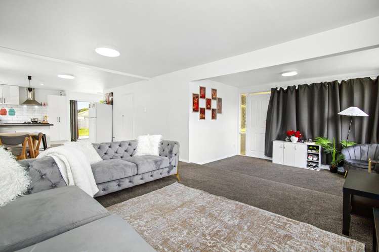 11 Russell Road Wainuiomata_1