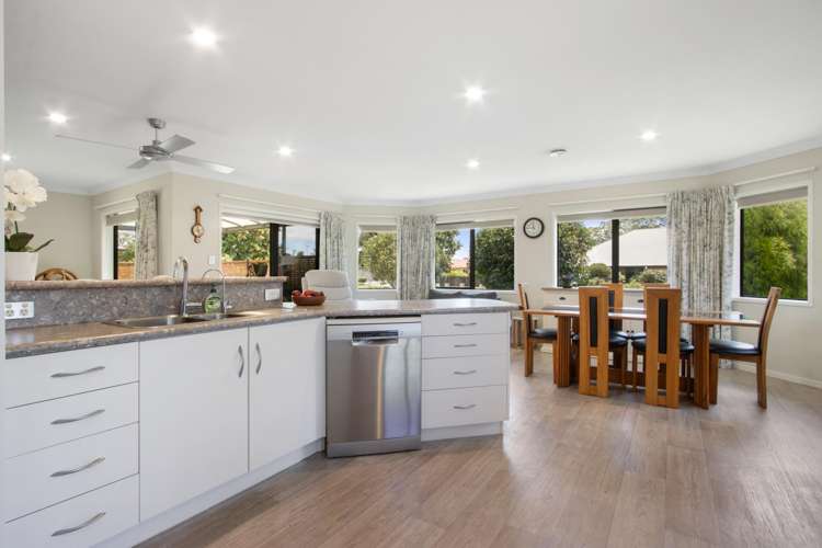 2 Bransley Grove Katikati_12