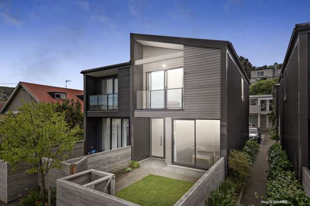 3/74 Derwent Street Island Bay_1