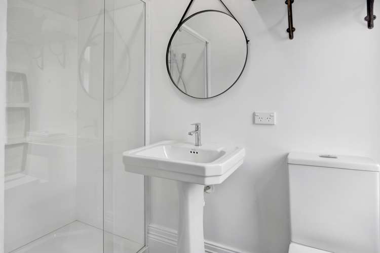 602 Pembroke Road West Stratford_14