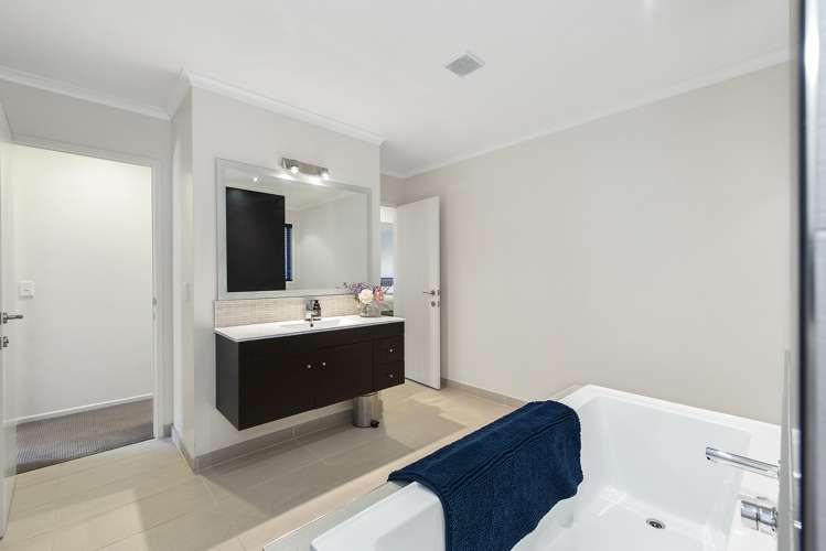 18 Compton Grove Huntington_22