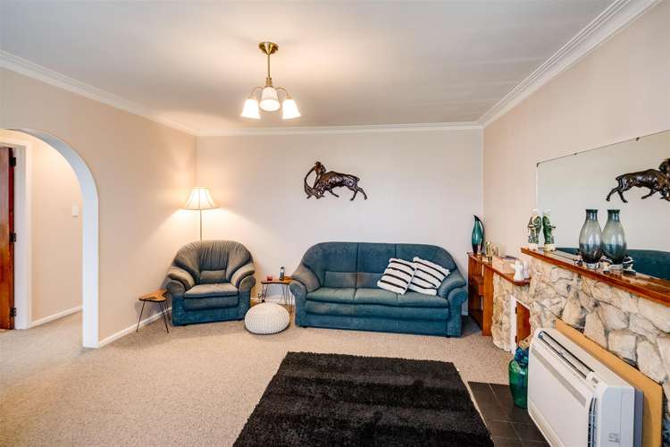 1204 Norfolk Crescent Mayfair_5