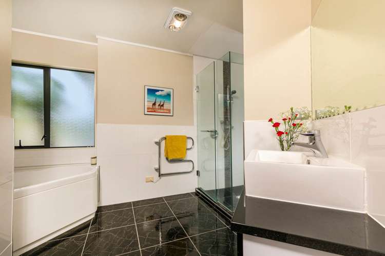 8 Almond Grove Greenhithe_14