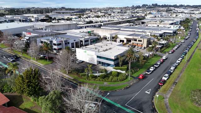 PRIME CORNER EXPOSURE - 869sqm