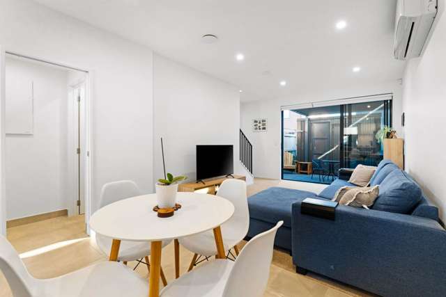 6 Magnetite Lane Flat Bush_4