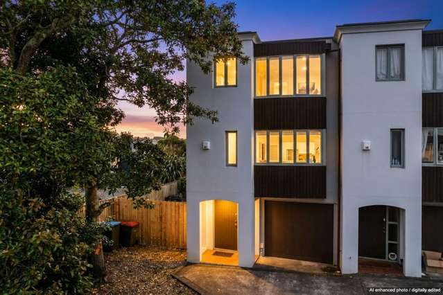 VACANT - OWNERS DOWNSIZING - MUST SELL!