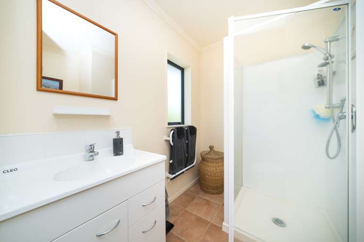 6 Brookside Close Highbury_9