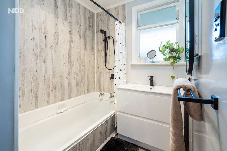 7 Hanlon Street Halfway Bush_11