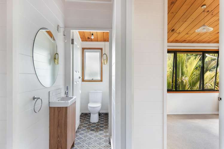 13 Lindaver Grove Merrilands_17