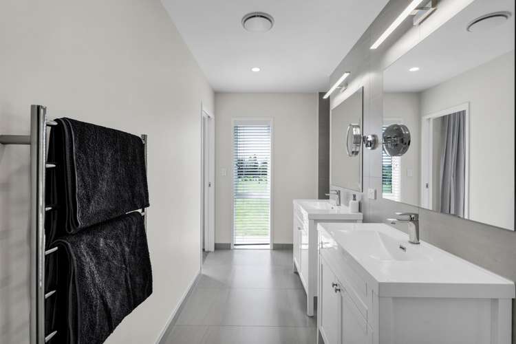 1371 Egmont Road Egmont Village_14