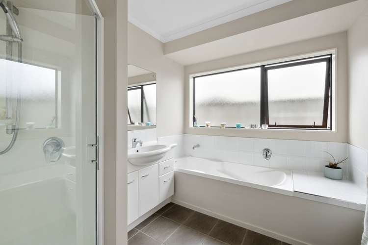 9 Percy Kinsman Crescent Riverstone Terraces_10