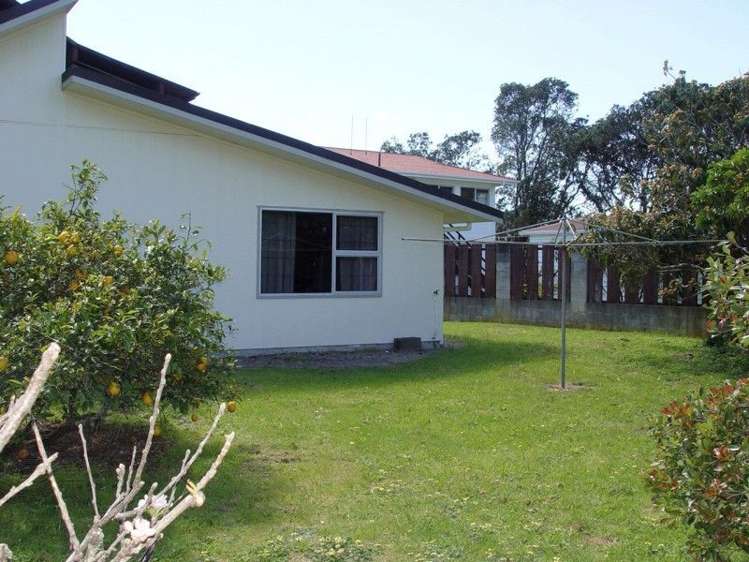 9 Marine Parade Cooks Beach_18