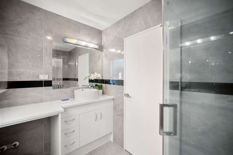 9 Fong Road Flat Bush_14