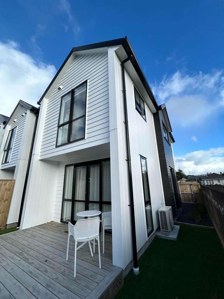 2/10 Shamrock Lane Te Atatu Peninsula_9