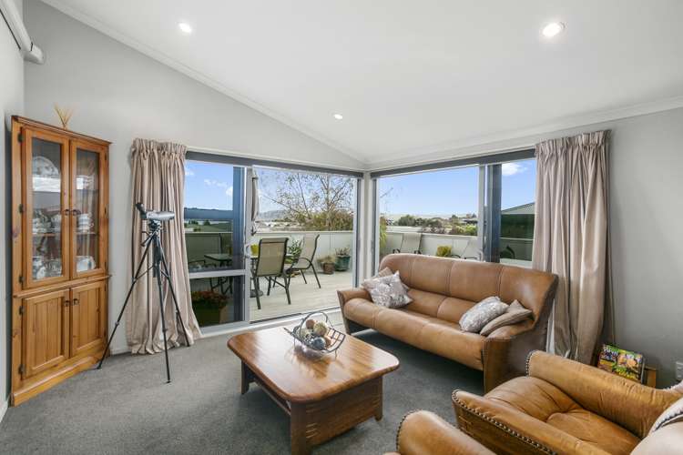 5 Magnolia Rise Waipahihi_10