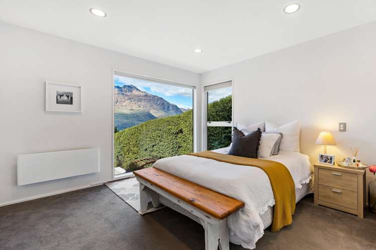 1 Arawata Terrace Fernhill/Sunshine Bay_17