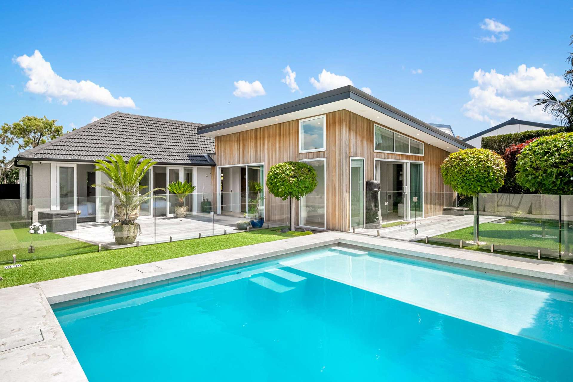 12 Tangaroa Street Point England_0