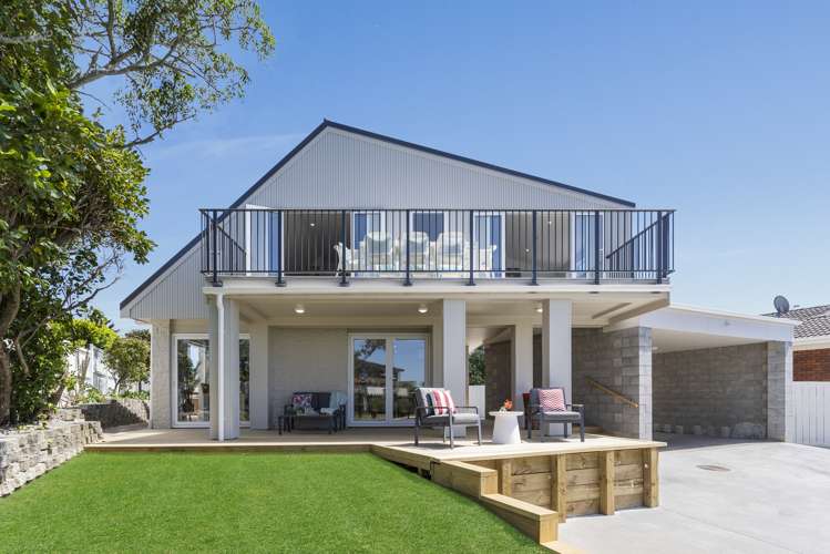 16 Paisley Street Mellons Bay_13