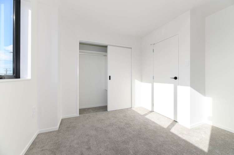 2/52 Rua Road Glen Eden_12