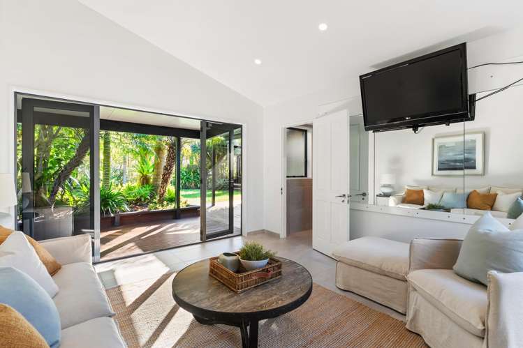 6 Birchwood Grove Greenhithe_13