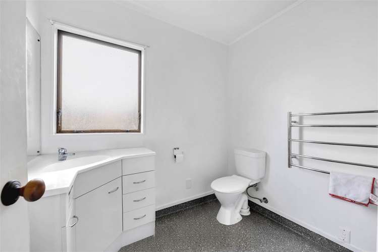 2/2 Jenkins Place Manurewa_5