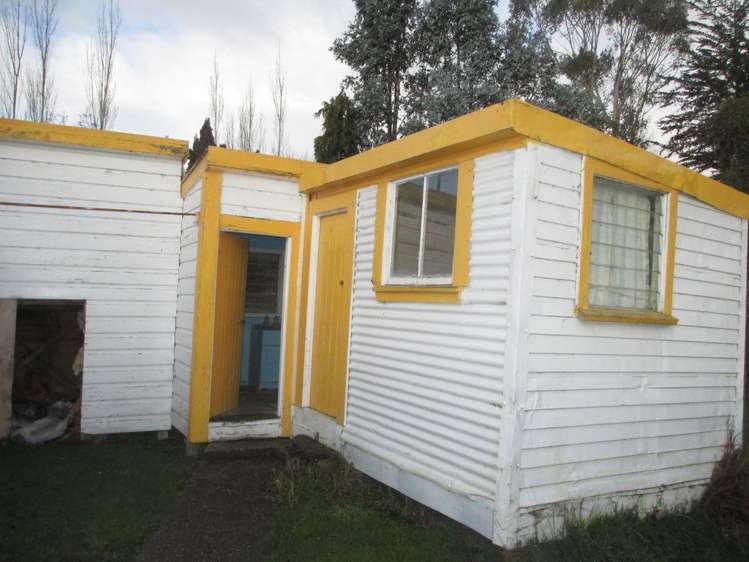 3 Side Street Clinton and Surrounds_6