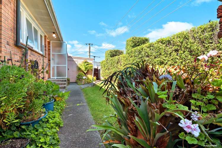 1/77 Royal View Road Te Atatu South_7