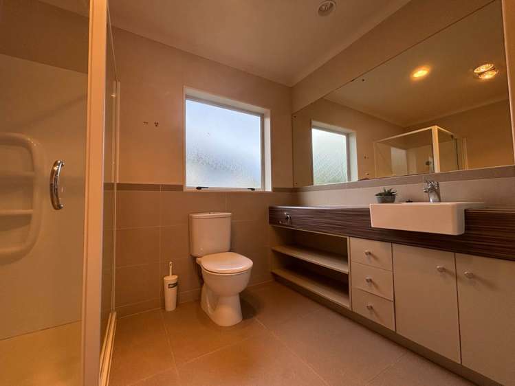 19 Woolaston Place Flat Bush_6