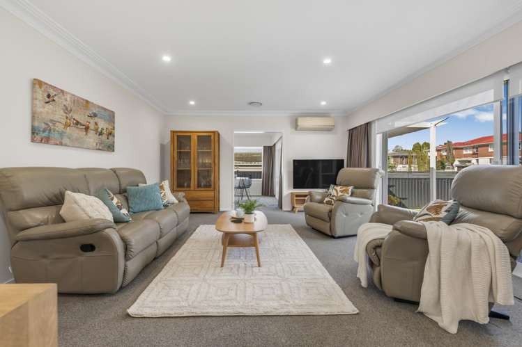 12 Mirrabooka Avenue Botany Downs_4