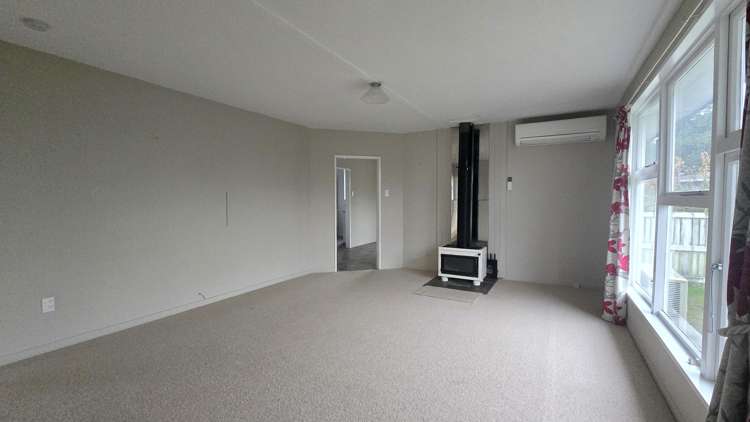 7 Roberts Street Whataroa_6