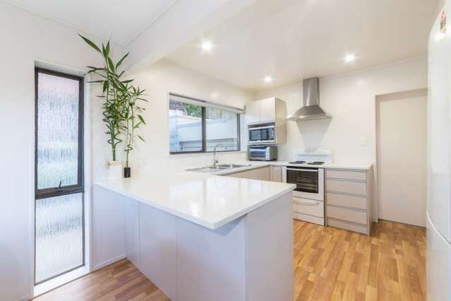 2/10 Naviti Place Browns Bay_1