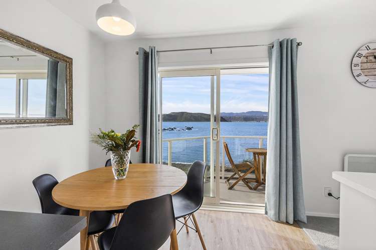 2/420 Queens Drive Lyall Bay_2