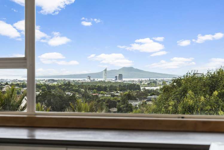 2/253 Glenfield Road Hillcrest_9