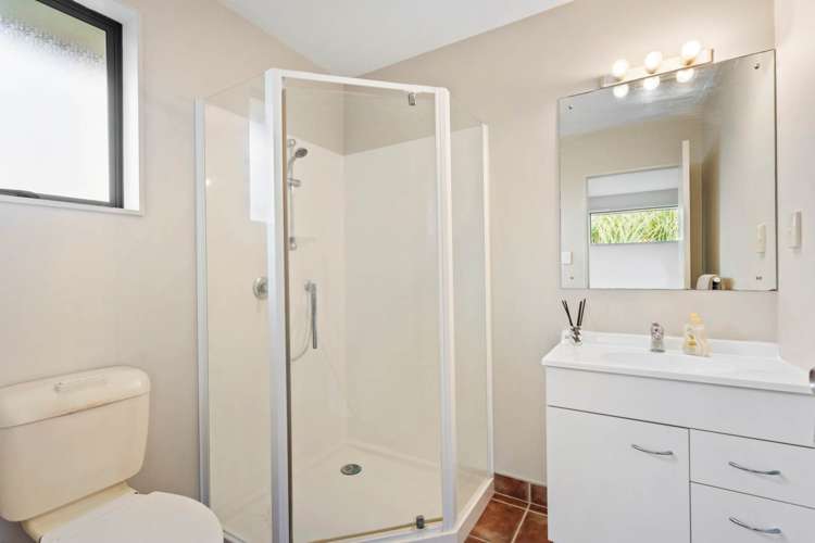 15 Aitkenhead Court Parakai_16