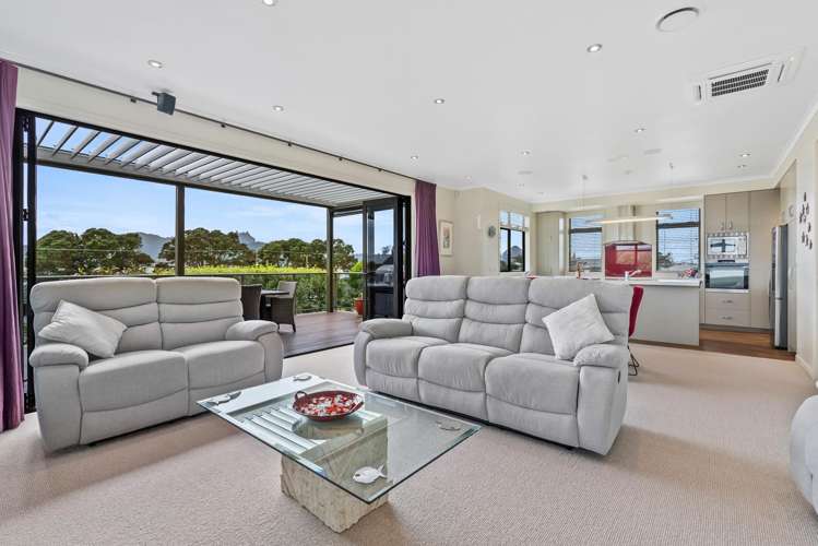 16 Fred Carr Place One Tree Point_4