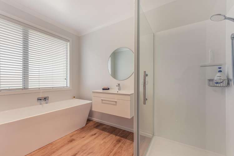 8 Boysenberry Grove Richmond_18