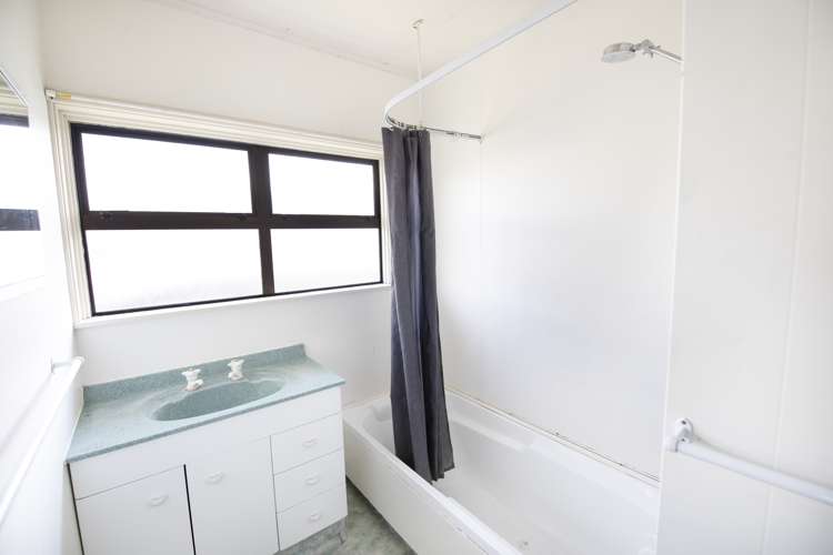 301 Kennedy Road Onekawa_11