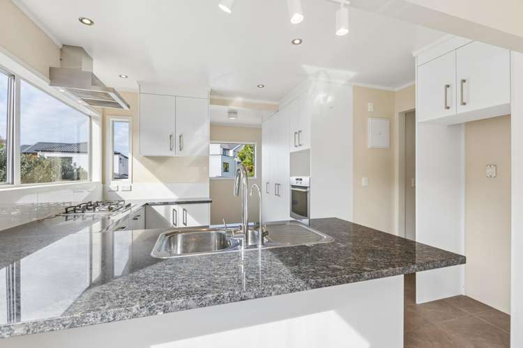 67 Meadway Sunnyhills_5